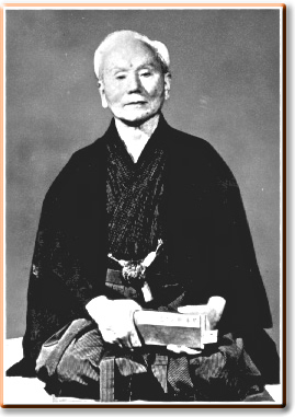 Fondatorul stilului Shotokan, Gichin Funakoshi - Poza 1955